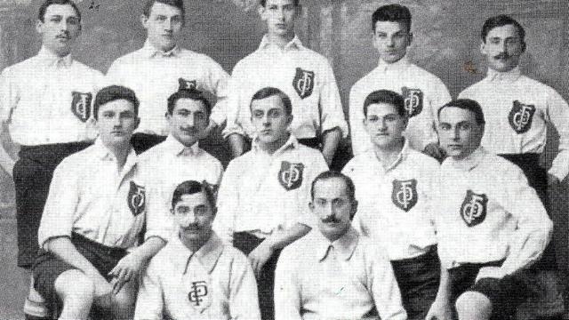 Die Mannschaft des DFC Prag.