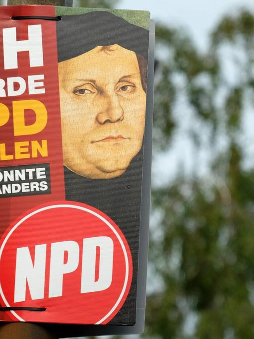 Wahlplakat der rechtsradikalen NPD mit einem Porträt Luthers und der Anspielung auf seinen bekannten Ausspruch auf dem Reichstag zu Worms