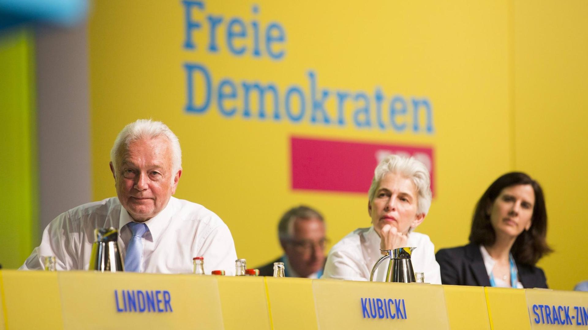 Wolfgang Kubicki auf dem Podium in Berlin Wolfgang Kubicki auf dem Podium in Berlin