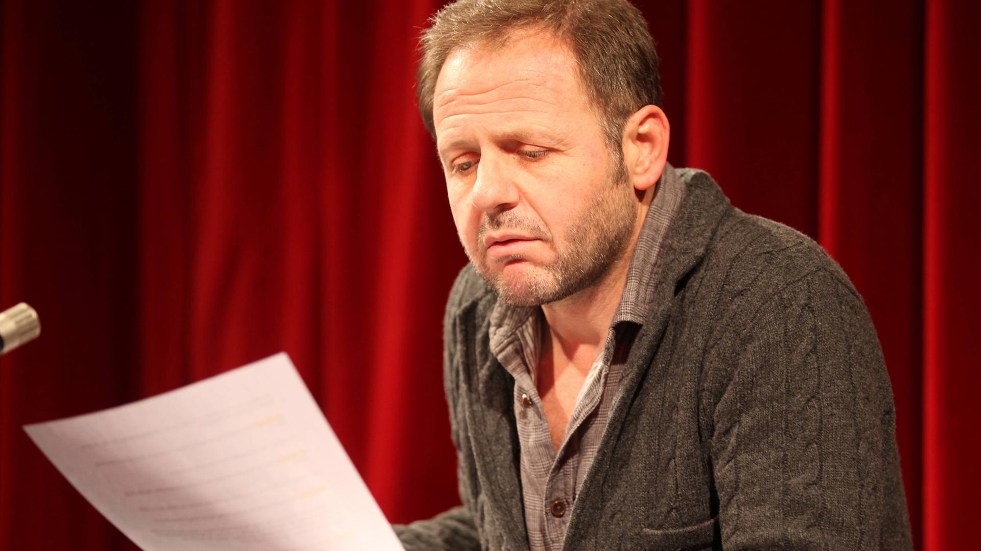 Schauspieler Samuel Finzi beim Matinee Tatort Schlachtfeld am 31. Januar 2016 im Schauspielhaus Magdeburg. Schauspieler Samuel Finzi beim Matinee Tatort Schlachtfeld am 31. Januar 2016 im Schauspielhaus Magdeburg.