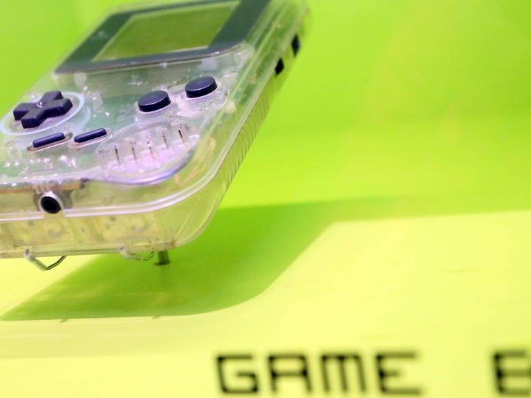 Das Exemplar einer durchsichtigen Sonderedition des ersten Gameboys ist am 14.04.2014 im Computerspielmuseum in Berlin in einer Vitrine zu sehen.