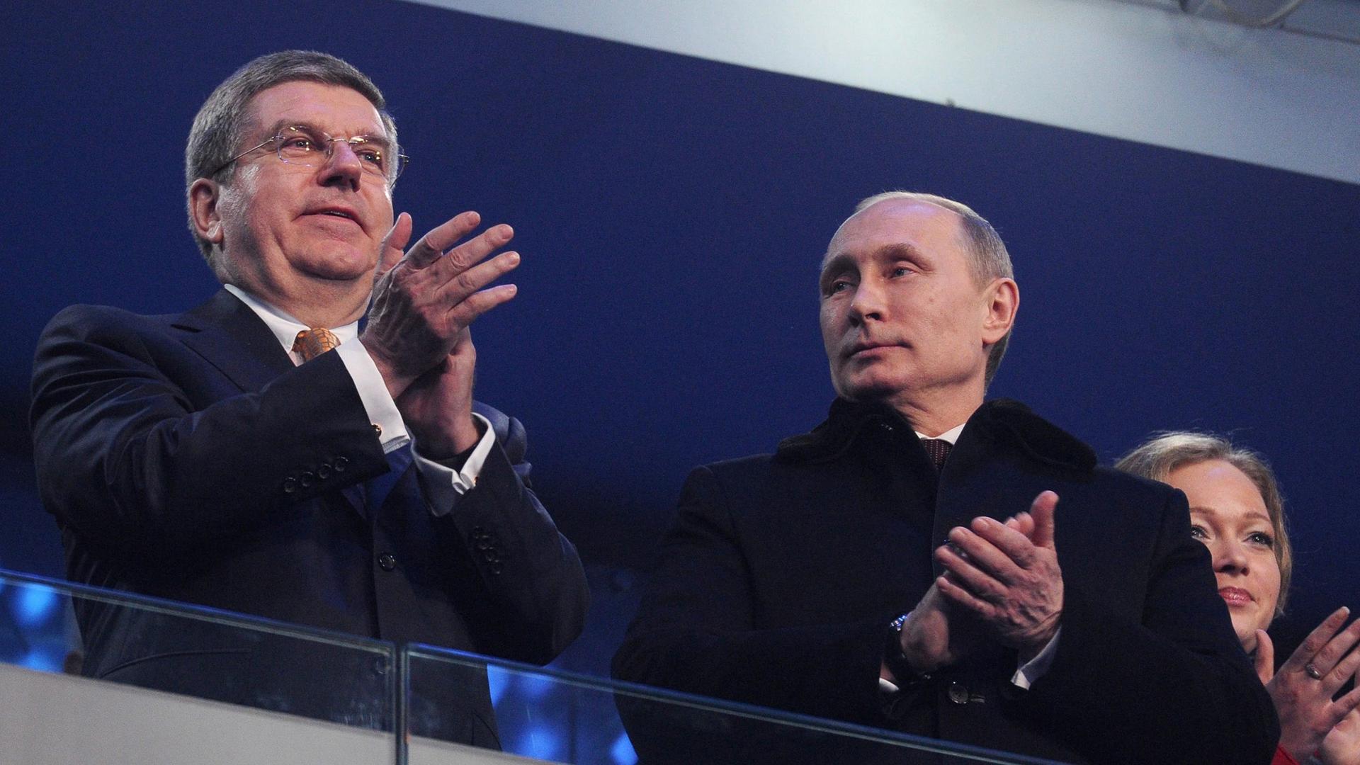 Applaus: Thomas Bach und Wladimir Putin auf der Eröffnungsfeier in Sotschi Applaus: Thomas Bach und Wladimir Putin auf der Eröffnungsfeier in Sotschi