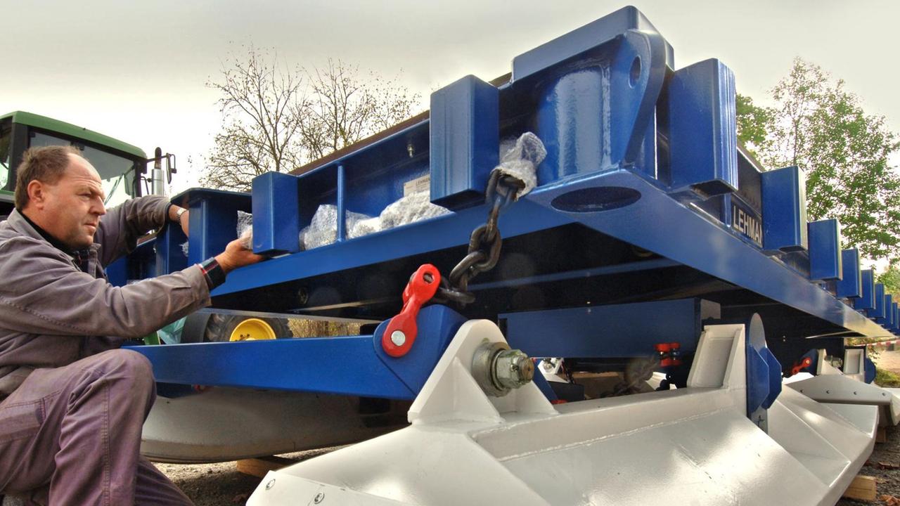 Ein Lastenschlitten für die Antarktis wird in der Maschinenbau Lehmann GmbH Jocketa für die Reise in die Südpolarregion vorbereitet. Ein Lastenschlitten für die Antarktis wird in der Maschinenbau Lehmann GmbH Jocketa für die Reise in die Südpolarregion vorbereitet.