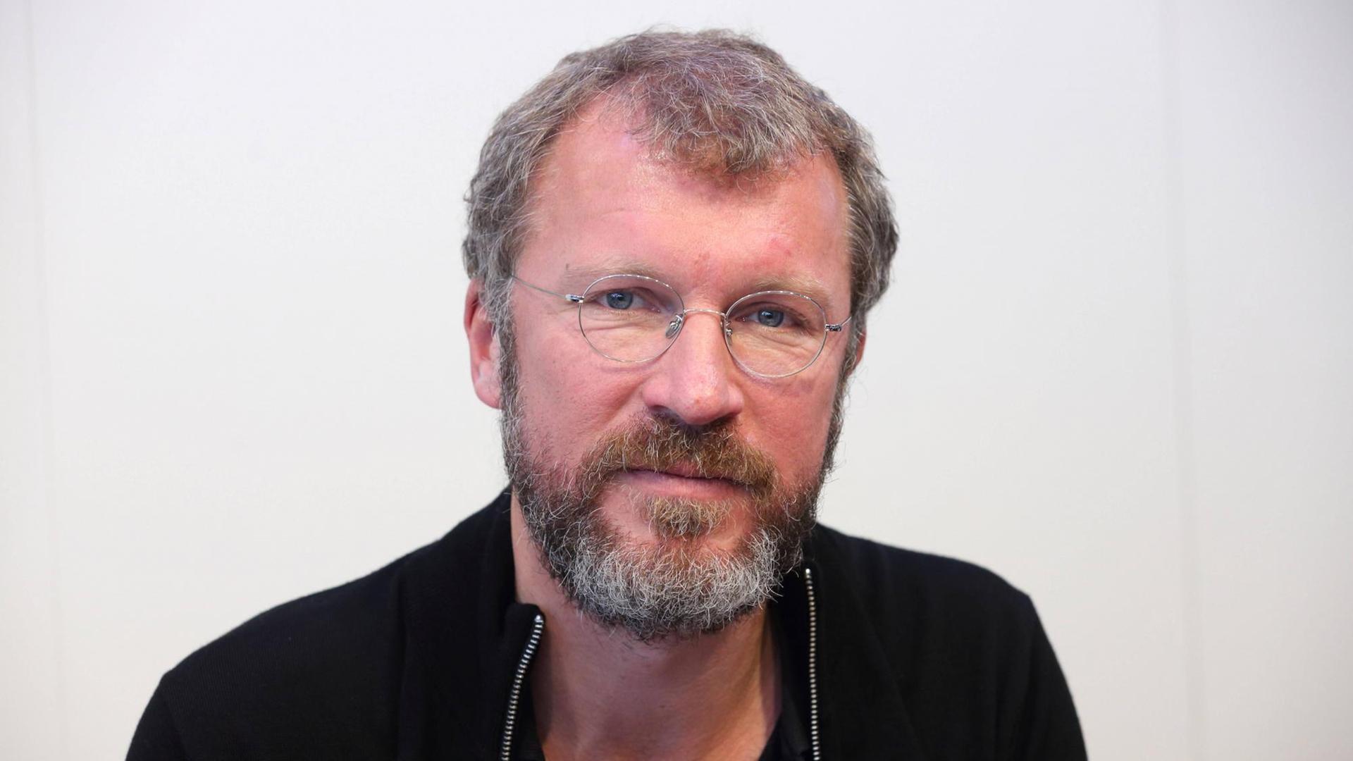 Andreas Maier in Blickontakt mit seinen Lesern auf der Buchmesse in Frankfurt. Andreas Maier in Blickontakt mit seinen Lesern auf der Buchmesse in Frankfurt.