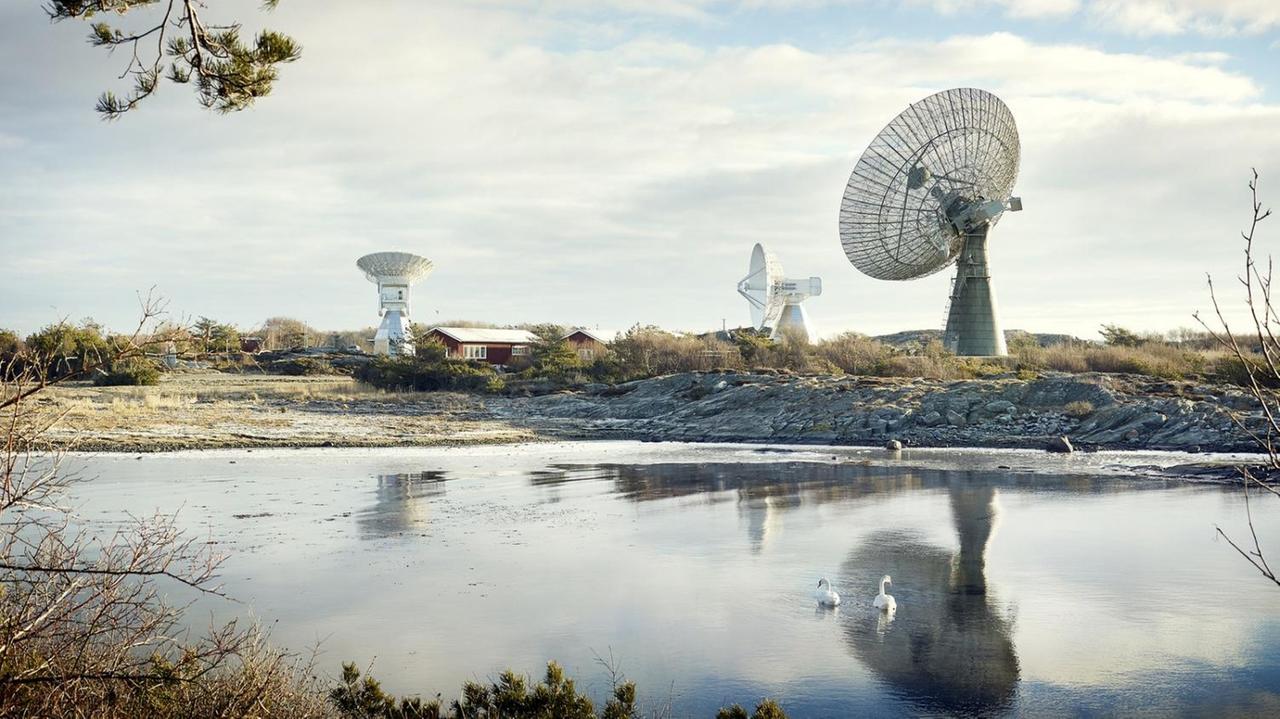 Malerisch gelegen: Das Onsala Space Teleskop der Universität Göteborg Malerisch gelegen: Das Onsala Space Teleskop der Universität Göteborg