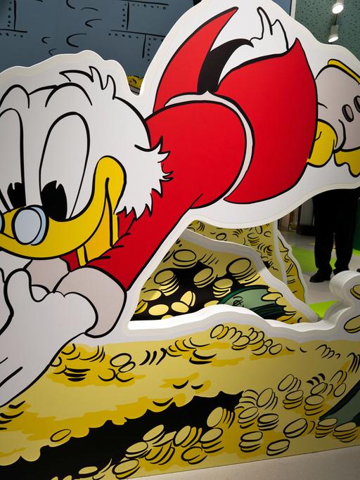Ein Abbild von Dagobert Duck im Erika-Fuchs-Haus in Schwarzenbach an der Saale (Bayern). Im oberfränkischen Schwarzenbach an der Saale hat 1. August 2015 Deutschlands erstes Comic-Museum eröffnet.