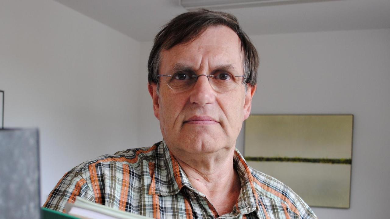 Der Mediziner Klaus-Dieter Zöllig in seinem Büro in Weinheim (2011) Der Mediziner Klaus-Dieter Zöllig in seinem Büro in Weinheim (2011)