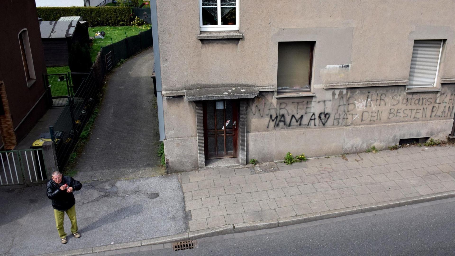 Graffiti an einer Hauswand in Essen-Karnap. Graffiti an einer Hauswand in Essen-Karnap.