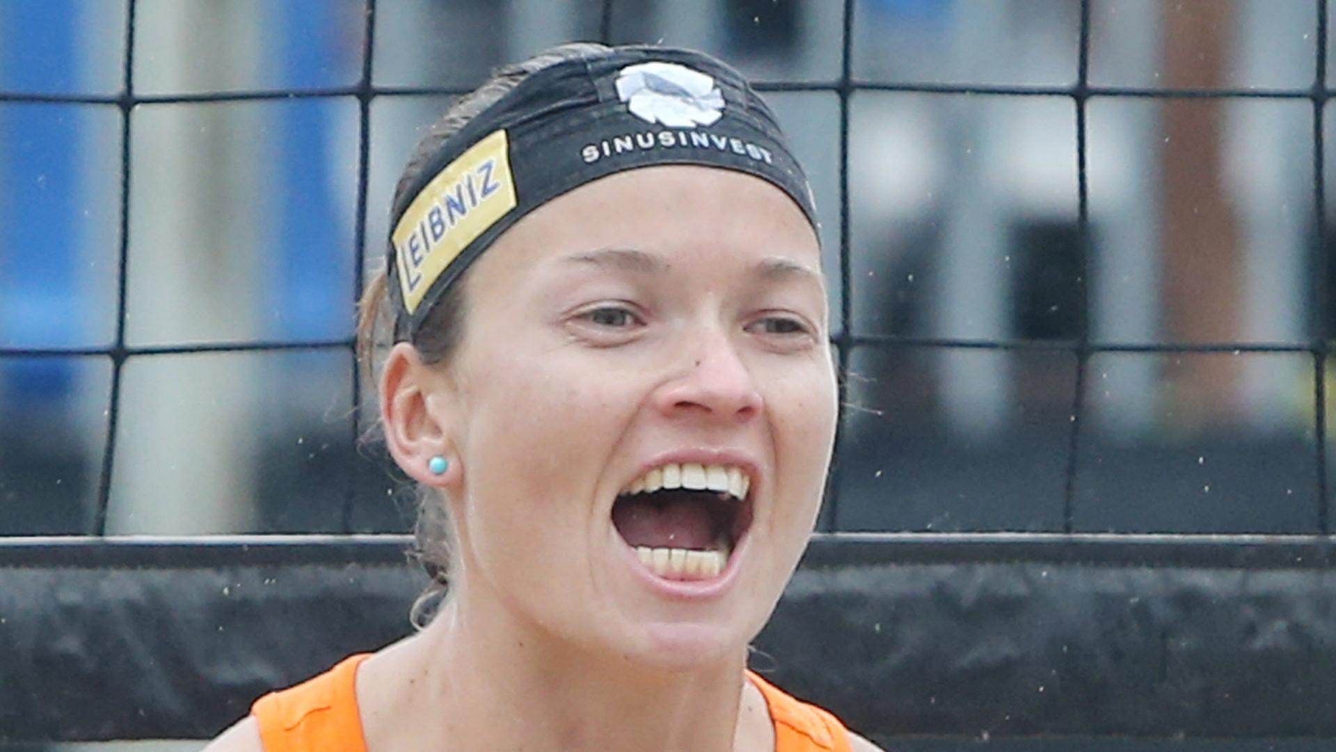 Katrin Holtwick jubelt am 31.08.2013 im Halbfinale bei den deutschen Beachvolleyball-Meisterschaften in Timmendorf. Das Team Holtwick/Semmler setzte sich im Halbfinale gegen das Team Laboureur/Sude durch in drei Sätzen durch. Katrin Holtwick jubelt am 31.08.2013 im Halbfinale bei den deutschen Beachvolleyball-Meisterschaften in Timmendorf. Das Team Holtwick/Semmler setzte sich im Halbfinale gegen das Team Laboureur/Sude durch in drei Sätzen durch.