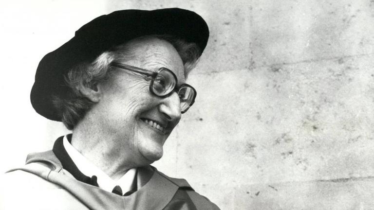 Cicely Saunders, die Begründerin der Hospizbewegung, in einer Aufnahme von 1977 Cicely Saunders, die Begründerin der Hospizbewegung, in einer Aufnahme von 1977