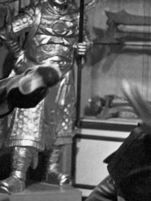 Kampfszene aus "Enter the Dragon" von 1973: Kung-Fu-Artist Bruce Lee (links) teilt gegen den Mann mit der Todeskralle aus. Lee starb drei Wochen, bevor der Film in die Kinos kam.