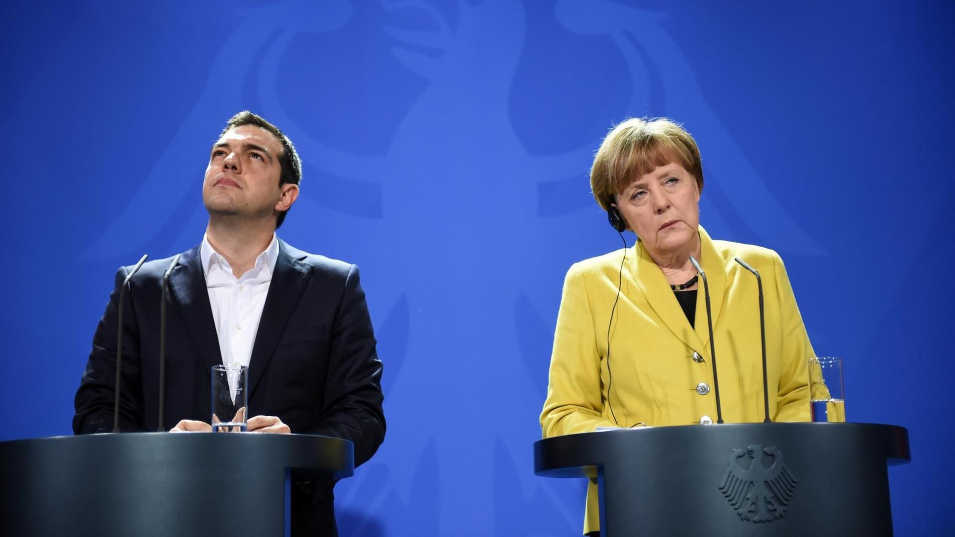 Bundeskanzlerin Angela Merkel (CDU) und der griechische Ministerpräsident Alexis Tsipras informieren am 23.03.2015 bei einer Pressekonferenz im Bundeskanzleramt in Berlin über ihr vorangegangenes Gespräch. Tsipras befindet sich zu seinem Antrittsbesuch in der deutschen Hauptstadt. Bundeskanzlerin Angela Merkel (CDU) und der griechische Ministerpräsident Alexis Tsipras informieren am 23.03.2015 bei einer Pressekonferenz im Bundeskanzleramt in Berlin über ihr vorangegangenes Gespräch. Tsipras befindet sich zu seinem Antrittsbesuch in der deutschen Hauptstadt.
