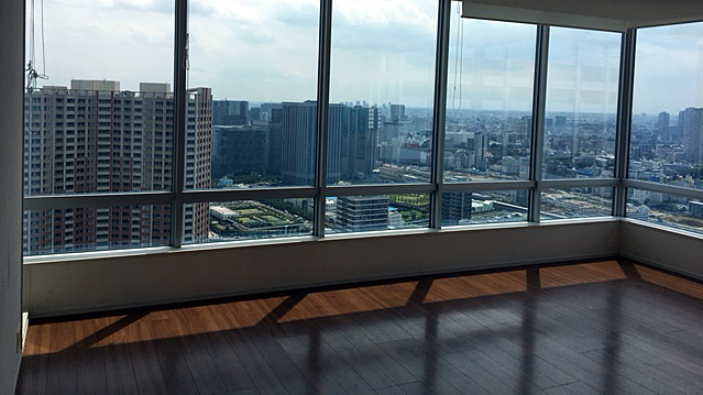 Blick aus einem Hochhaus in Tokio auf die Stadt Blick aus einem Hochhaus in Tokio auf die Stadt