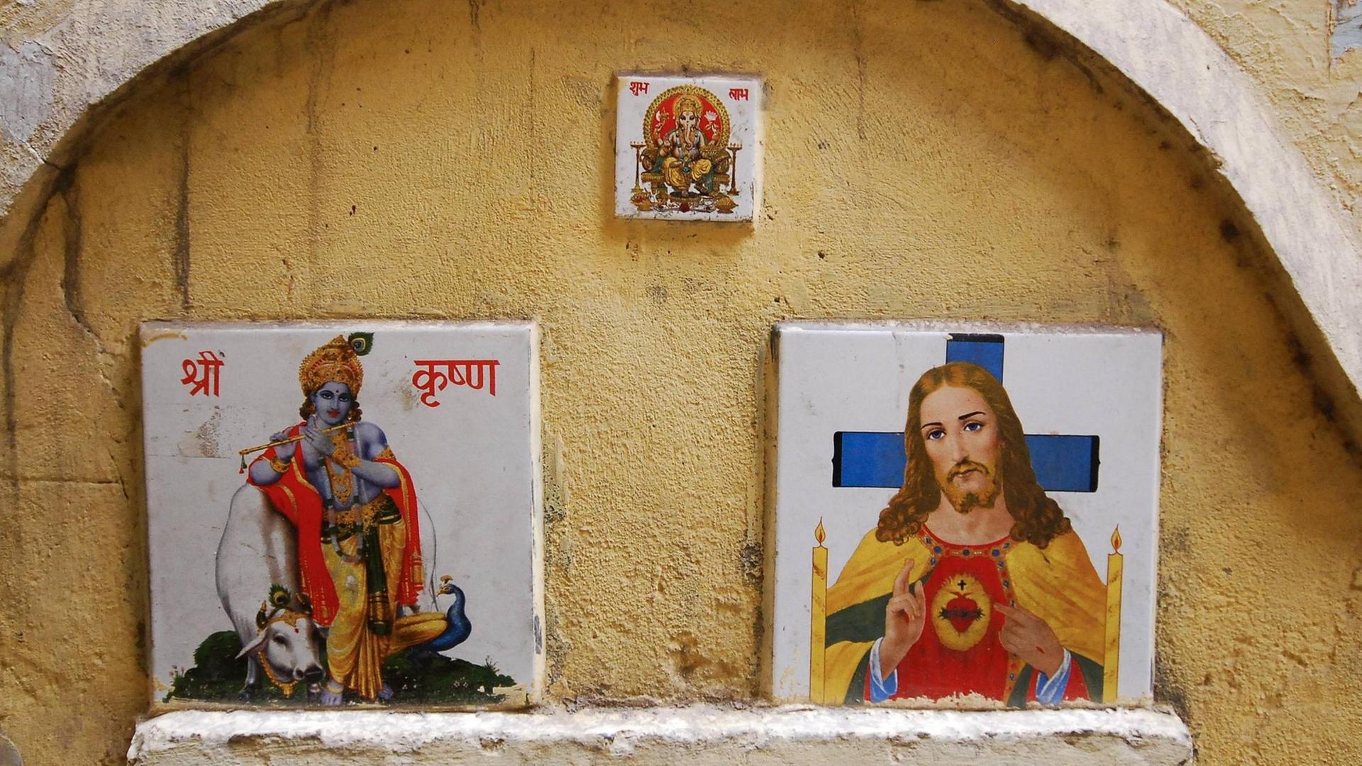 Hinduistischer und christlicher Schrein in Delhi, Indien Hinduistischer und christlicher Schrein in Delhi, Indien