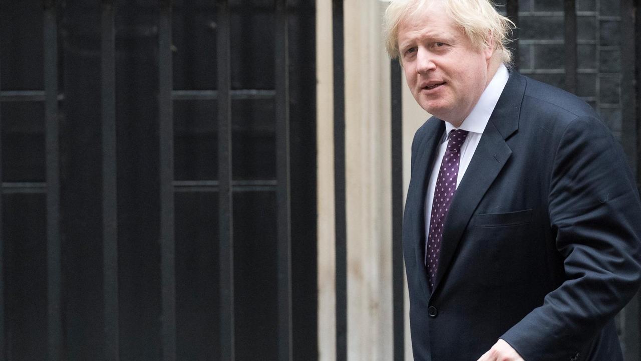 Boris Johnson vor dem Sitz des britischen Premierministers in der Downings Street 10 in London.