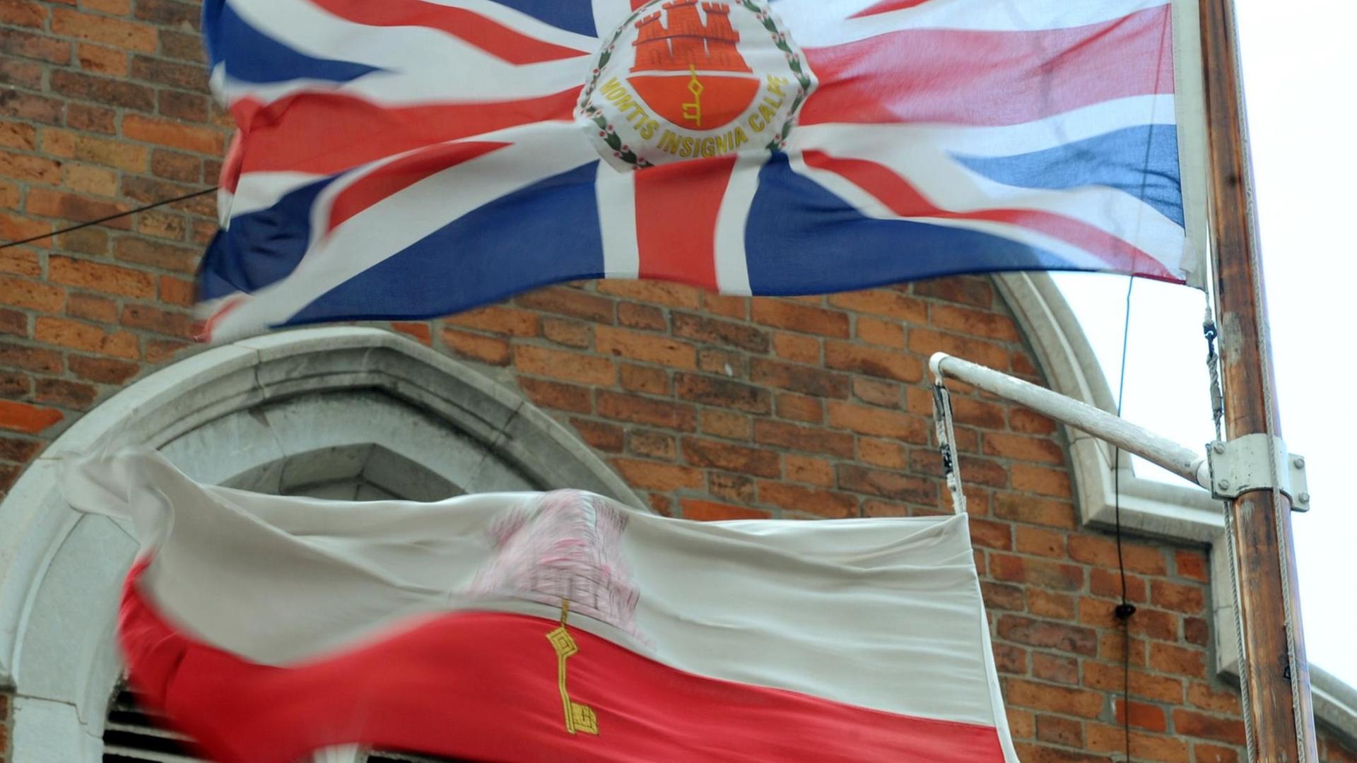 Union-Jack mit Wappen von Gibraltar Union-Jack mit Wappen von Gibraltar