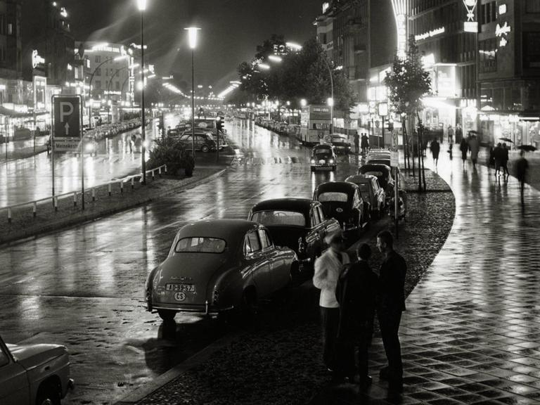 Der Berliner Kurfürstendamm bei Nacht in den 60ern