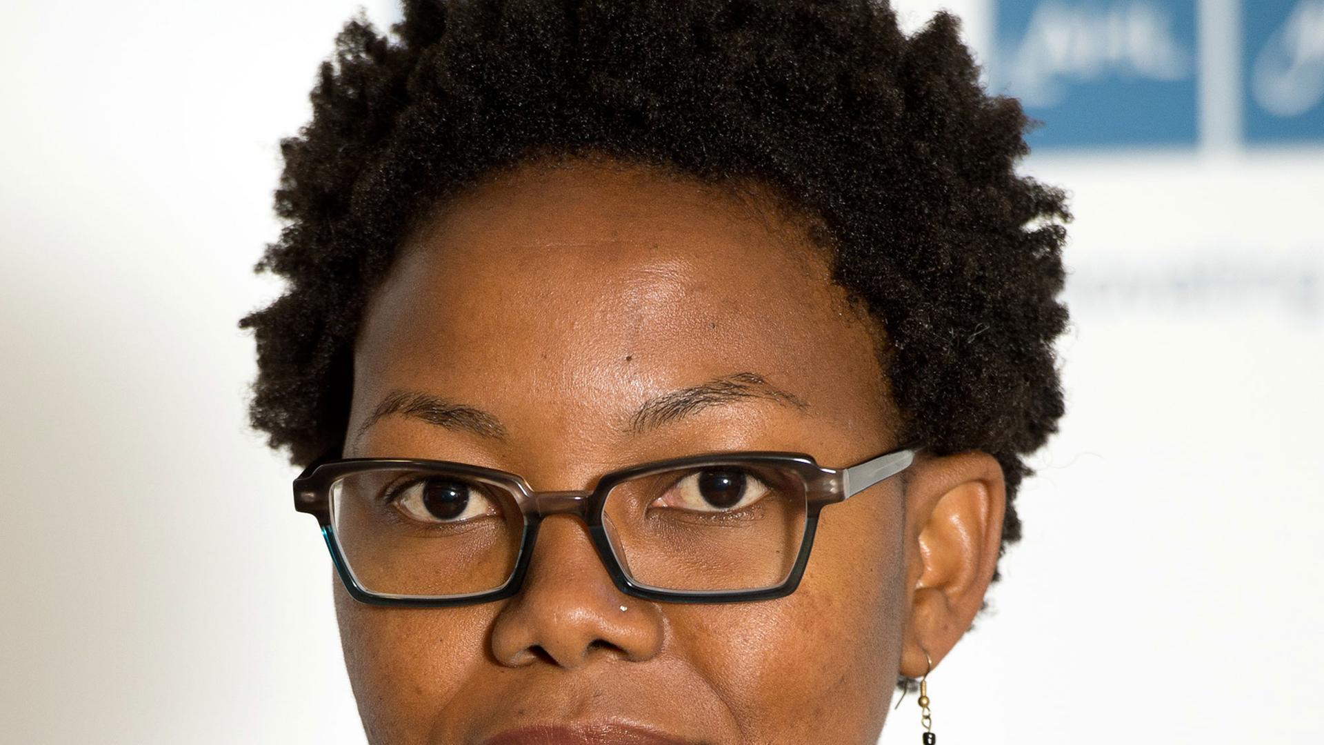 Die Schriftstellerin NoViolet Bulawayo wurde in Simbabwe geboren und lebt heute in den USA. Die Schriftstellerin NoViolet Bulawayo wurde in Simbabwe geboren und lebt heute in den USA.