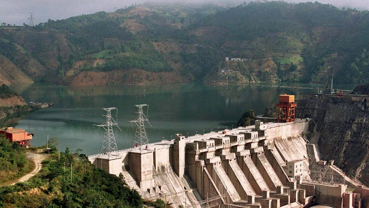 Blick auf den Manwan Staudamm am Fluß Lancang, dem Oberen Mekong, in Lincang in der chinesischen Provinz Yunnan. (Aufnahme vom 05.03.2004) Blick auf den Manwan Staudamm am Fluß Lancang, dem Oberen Mekong, in Lincang in der chinesischen Provinz Yunnan. (Aufnahme vom 05.03.2004)