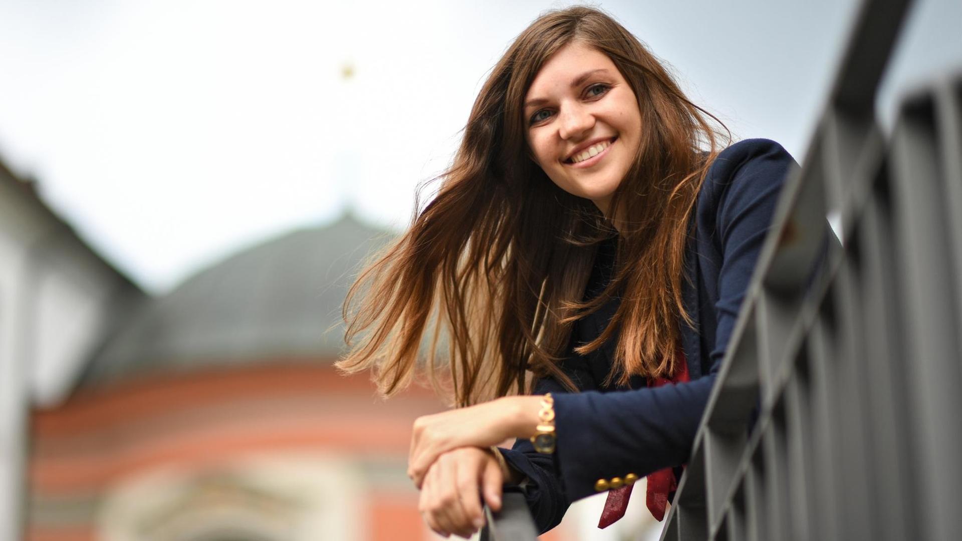 Porträt der Theologin und Journalistin Jacqueline Straub Porträt der Theologin und Journalistin Jacqueline Straub