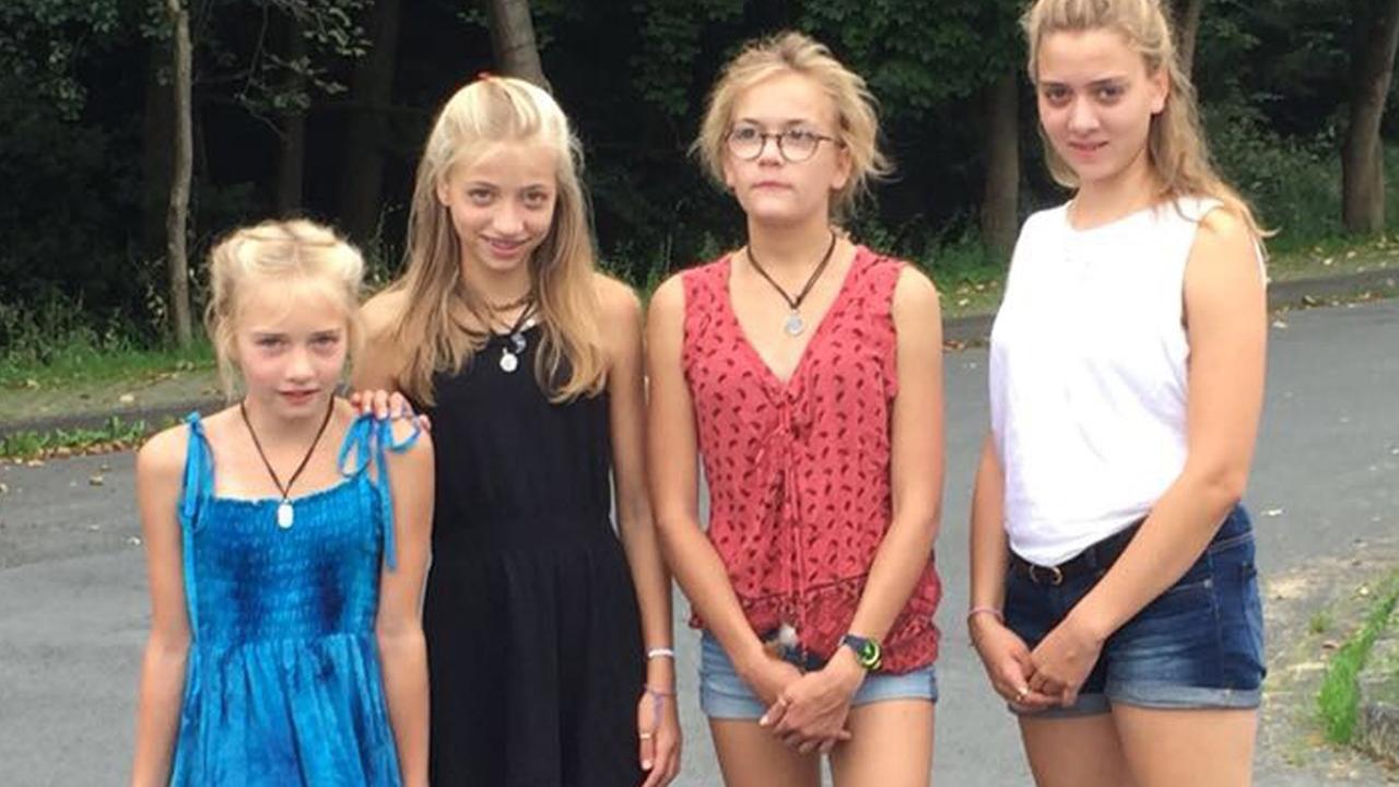 Paulina (zweite von rechts) mit ihren Schwestern. Paulina (zweite von rechts) mit ihren Schwestern.