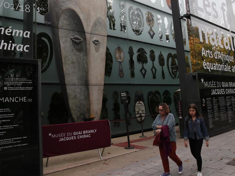 The Quai Branly museum is pictured in Paris, Wednesday Oct. 18, 2017. The musee du Quai Branly-Jacques Chirac is a museum featuring the indigenous art and cultures of Africa, Asia, Oceania, and the Americas. (AP Photo/Christophe Ena) |
