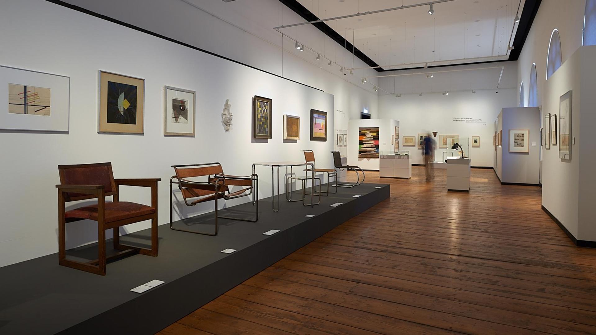 "Zwischen Utopie und Anpassung" im Landesmuseum Oldenburg "Zwischen Utopie und Anpassung" im Landesmuseum Oldenburg