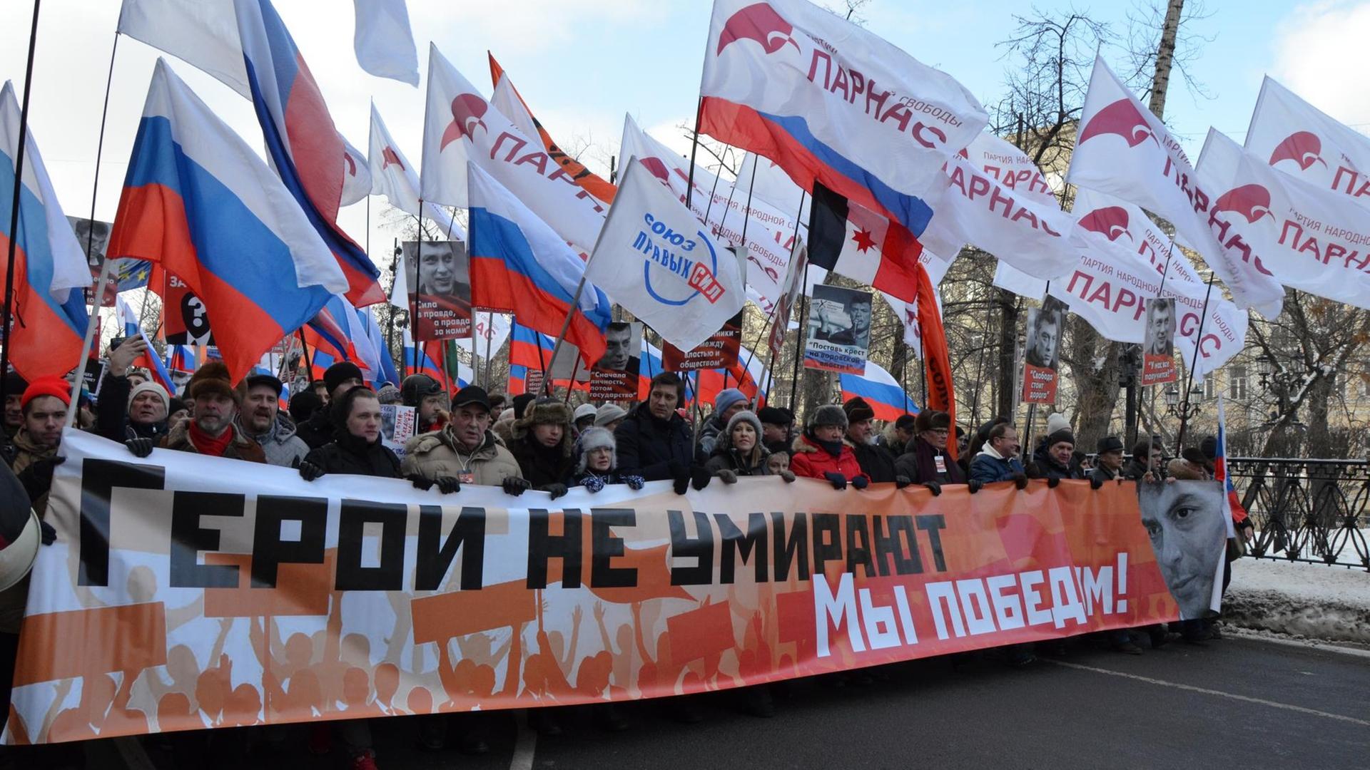 Eine Kundgebung in Moskau zum Gedenken an den dritten Todestag des ermordeten russischen Oppositionspolitikers Boris Nemzow