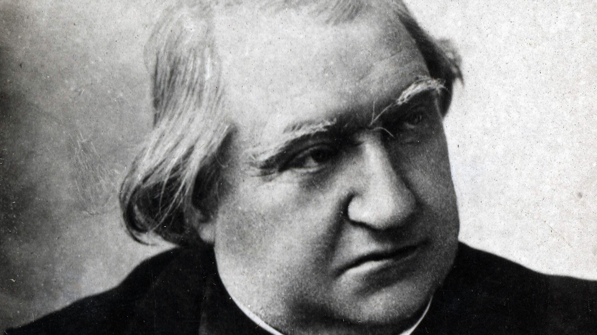 Der französische Philosoph und Autor Ernest Renan (1823-1892) Der französische Philosoph und Autor Ernest Renan (1823-1892)