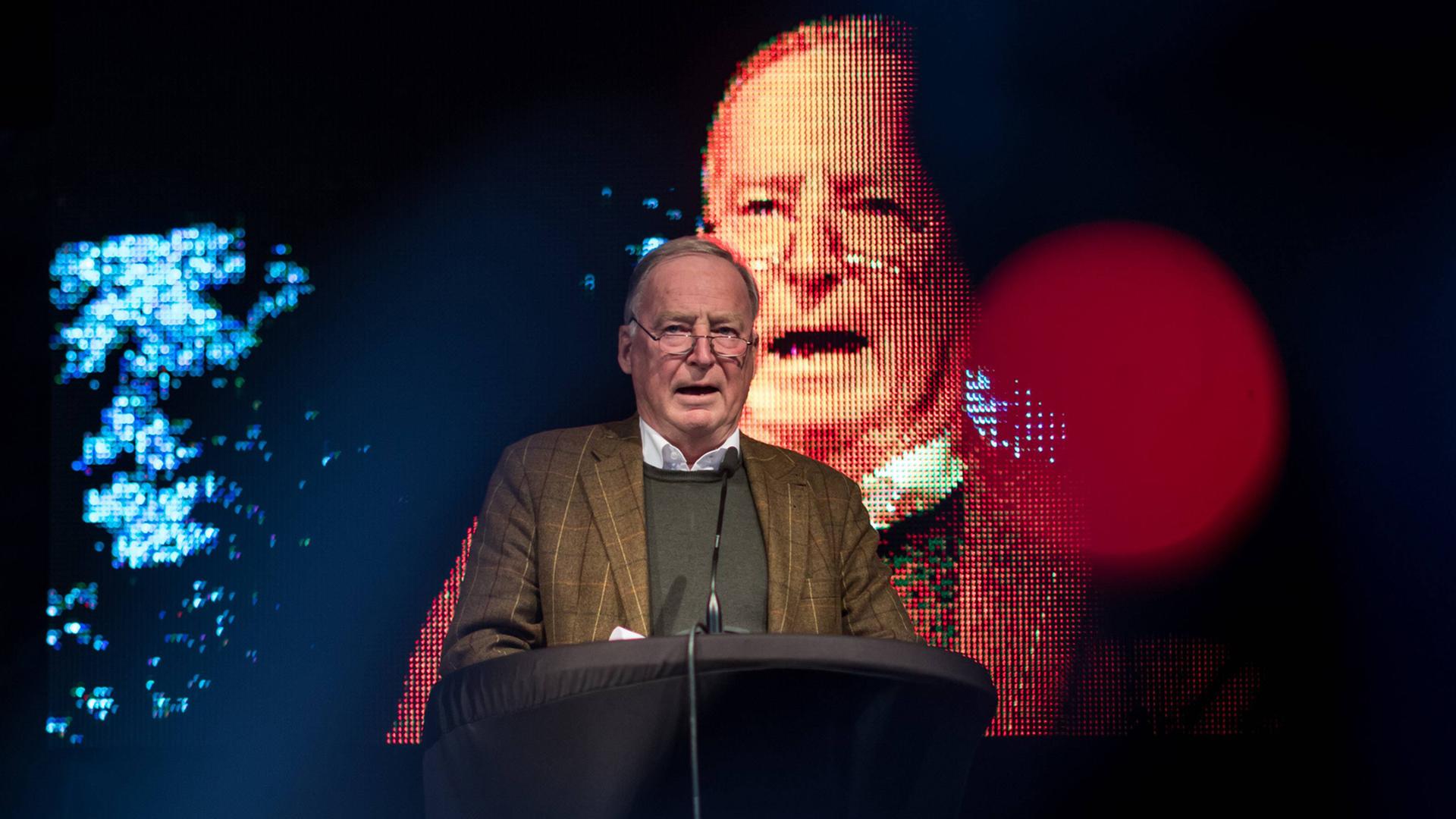 Alexander Gauland (AfD) hält im September 2017 bei einer AfD-Wahlkampfkundgebung in Magdeburg eine Rede Alexander Gauland (AfD) hält im September 2017 bei einer AfD-Wahlkampfkundgebung in Magdeburg eine Rede