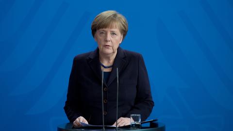 Bundeskanzlerin Angela Merkel (CDU) gibt am 24.03.2015 im Kanzleramt in Berlin eine Erklärung zum Absturz der Germanwings-Maschine in Frankreich ab.