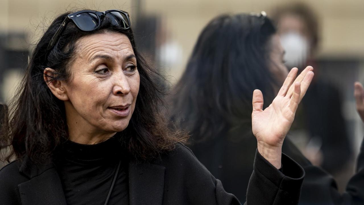 Shermin Langhoff, Intendantin des Maxim Gorki Theater, steht bei einem Presserundgang am Maxim Gorki Theater. Shermin Langhoff, Intendantin des Maxim Gorki Theater, steht bei einem Presserundgang am Maxim Gorki Theater.