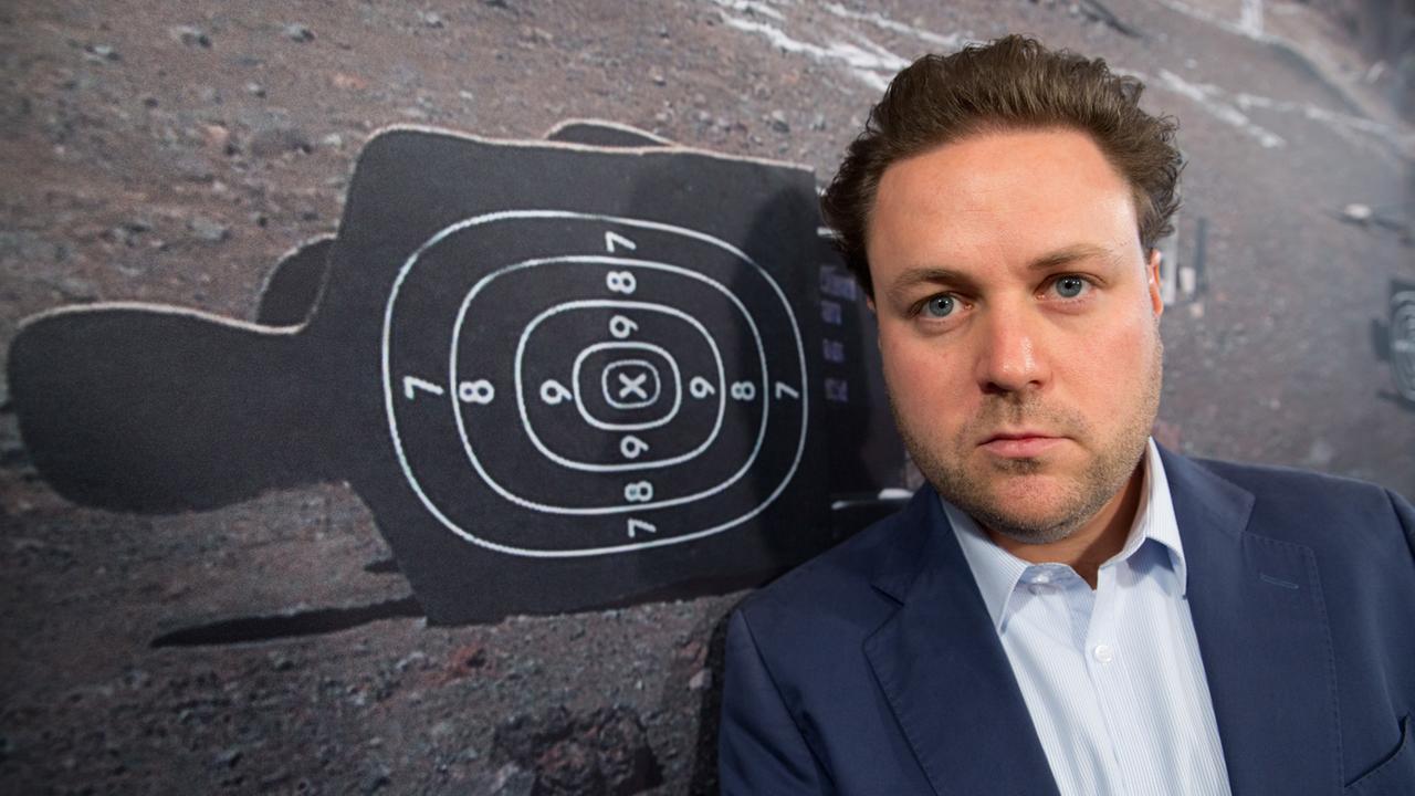 Der Autor und Regisseur Daniel Harrich präsentierte am 10.7.2015 in Hamburg den preisgekrönten ARD-Film "Meister des Todes". Der Autor und Regisseur Daniel Harrich präsentierte am 10.7.2015 in Hamburg den preisgekrönten ARD-Film "Meister des Todes".