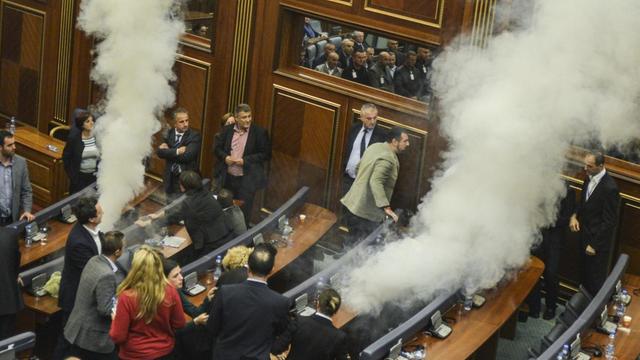 Zwei Rauchsäulen im Sitzungssaal des Parlaments.