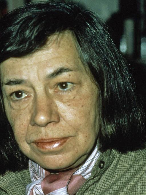 Patricia Highsmith bei einer Lesung in der Buchhandlung Rennweg-Tor in Zürich, Mai 1982