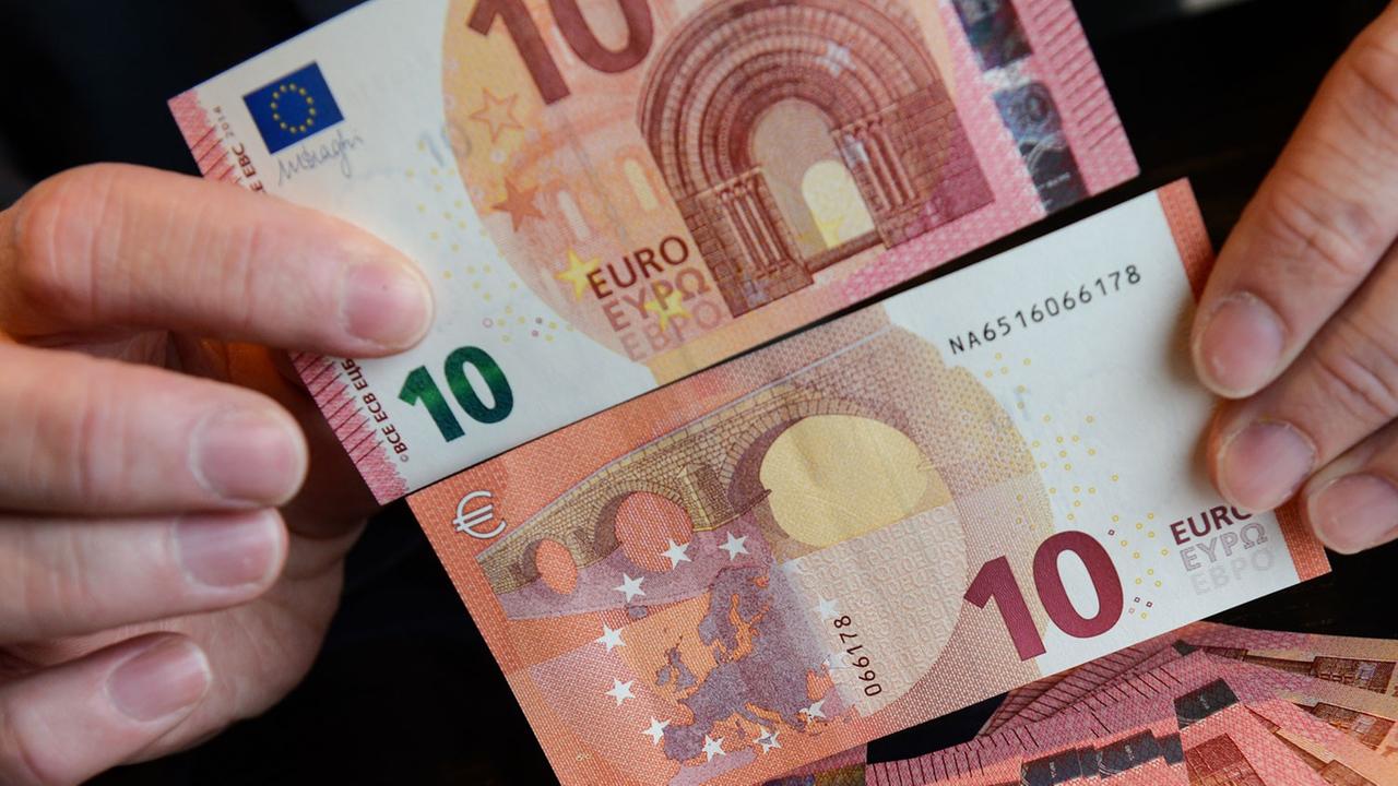 Am 23. September 2014 führte die Bundesbank neue 10-Euro-Scheine ein. Am 23. September 2014 führte die Bundesbank neue 10-Euro-Scheine ein.