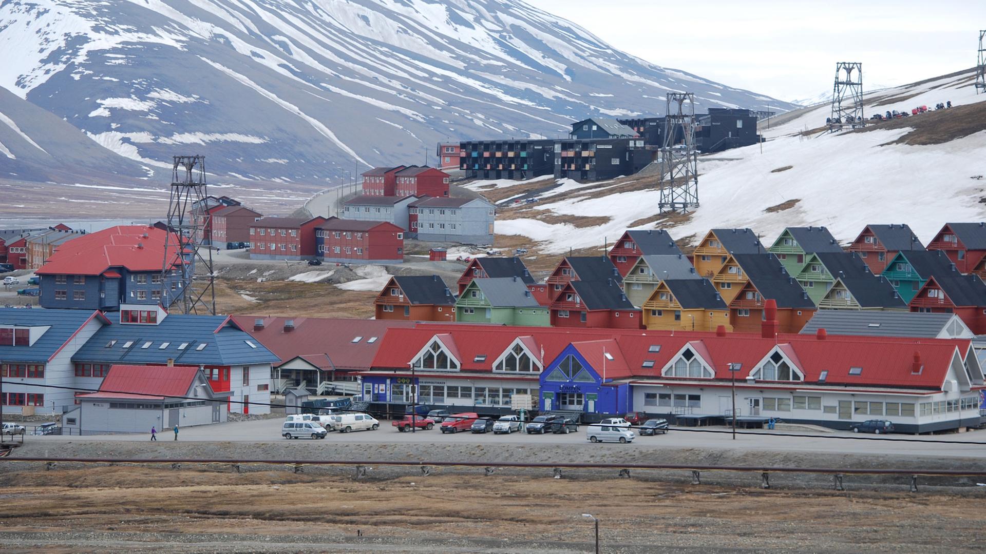 Die norwegische Siedlung Longyearbyen auf Spitzbergen Die norwegische Siedlung Longyearbyen auf Spitzbergen