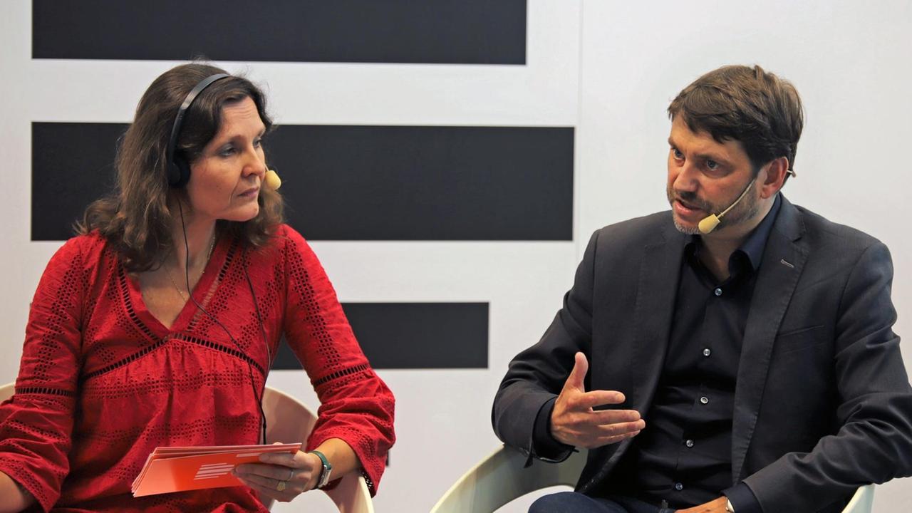 Der Journalist Andreas Speit im Gespräch mit Maike Albath Der Journalist Andreas Speit im Gespräch mit Maike Albath