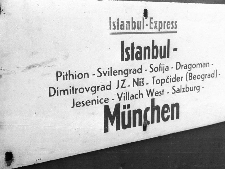 Zugschild des Istanbul-Express, der Gastarbeiter 1970 zum Hauptbahnhof in München brachte