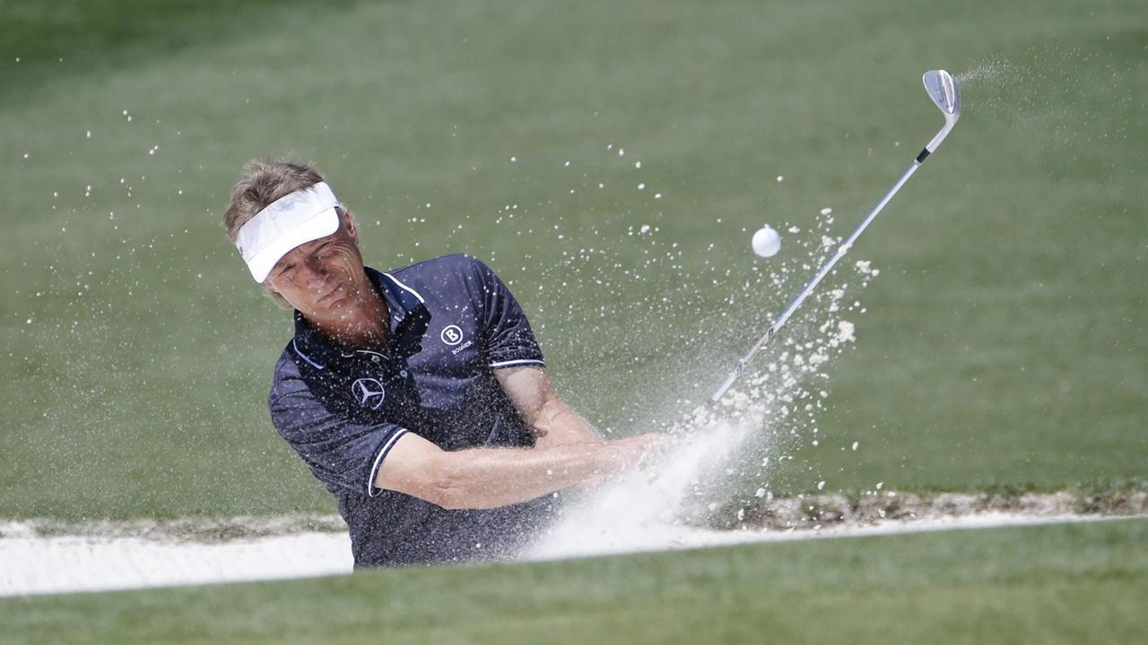 Der Golfer Bernhard Langer beim Masters Tournament 2016 in Augusts, Georgia (USA) Der Golfer Bernhard Langer beim Masters Tournament 2016 in Augusts, Georgia (USA)