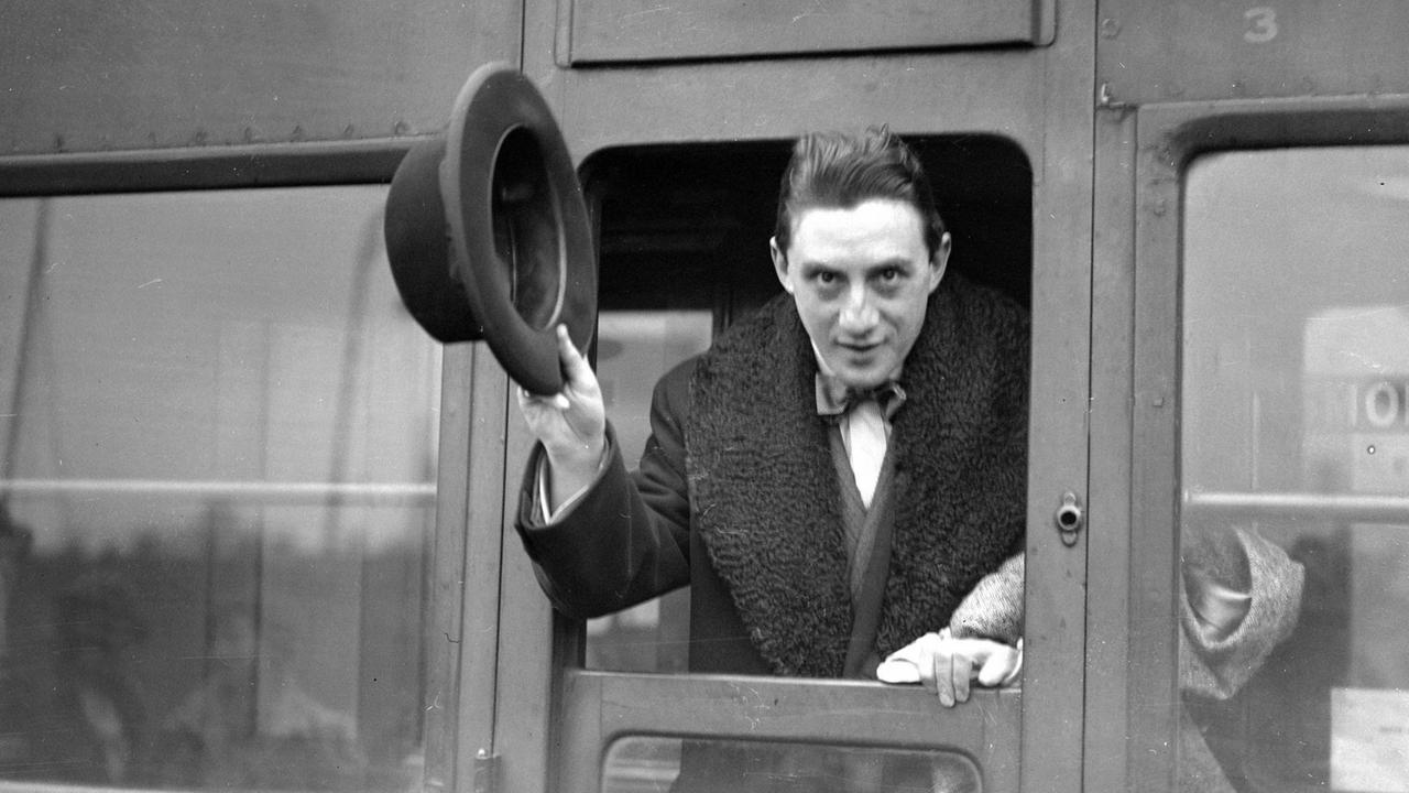 Der Dirigent Sir John Barbirolli 1936 in New York. Der Dirigent Sir John Barbirolli 1936 in New York.