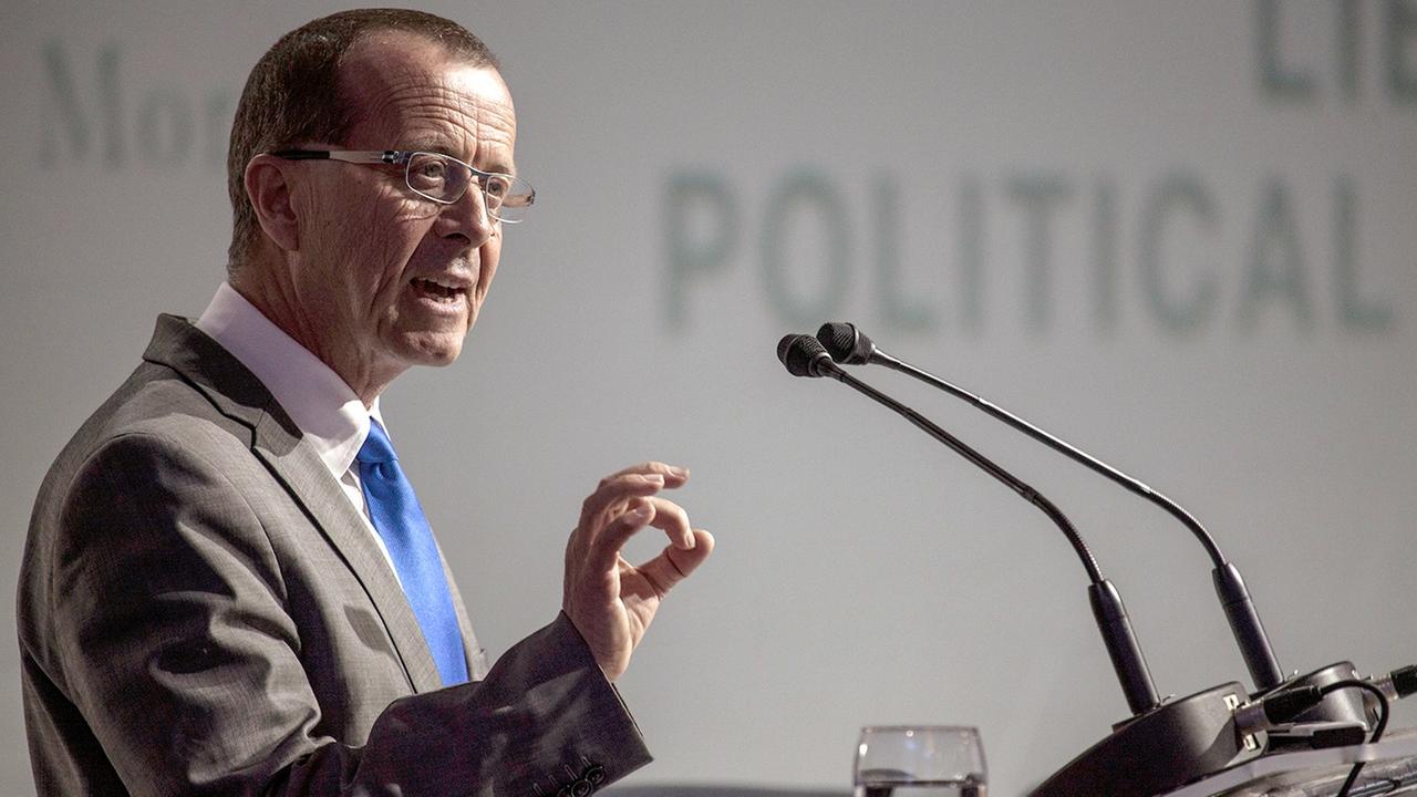 Der UN-Sondergesandte Martin Kobler spricht am 17.12.2015 bei der Unterzeichnung des UN-Friedensplans für Libyen in dem marokkanischen Badeort Skhirat. Der UN-Sondergesandte Martin Kobler spricht am 17.12.2015 bei der Unterzeichnung des UN-Friedensplans für Libyen in dem marokkanischen Badeort Skhirat.