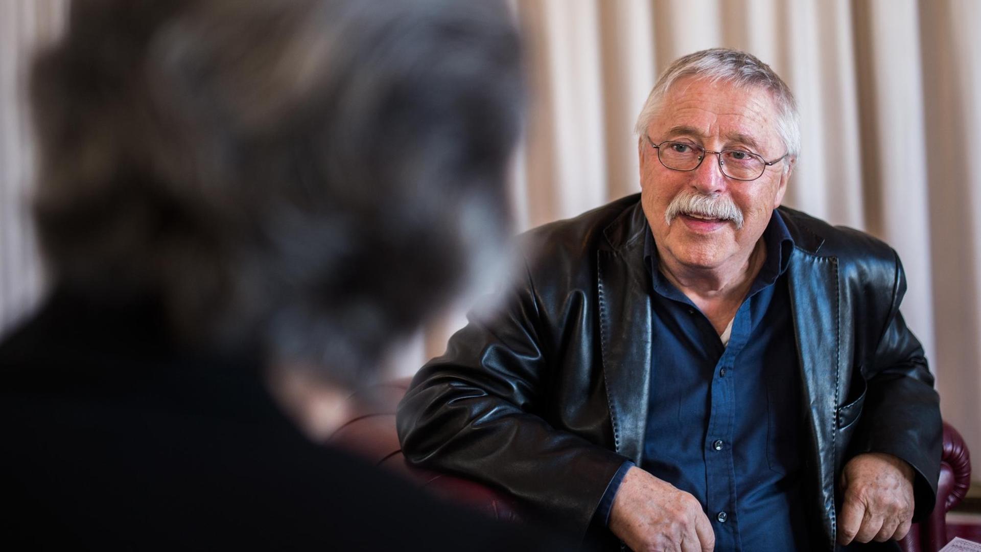 Der Liedermacher und Schriftsteller Wolf Biermann in einem Interview Der Liedermacher und Schriftsteller Wolf Biermann in einem Interview