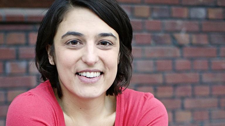 Ein Porträt zeigt die die Journalistin, Autorin und "ZEIT"-Redakteurin Nina Pauer Ein Porträt zeigt die die Journalistin, Autorin und "ZEIT"-Redakteurin Nina Pauer