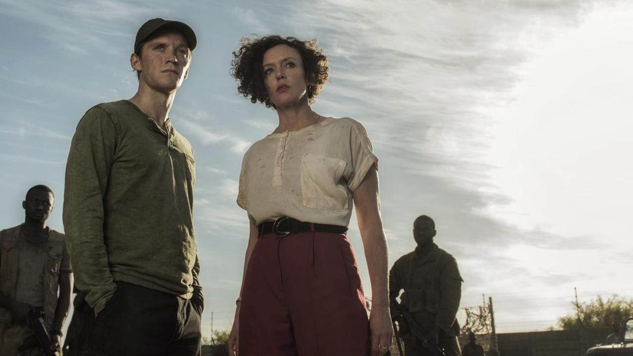 Jonas Nay und Lenora Rauch in dramatischer Perspektive. Jonas Nay und Lenora Rauch in dramatischer Perspektive.
