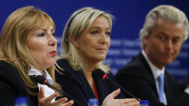 Janice Atkinson, ehemals Mitglied der UKIP, Marine Le Pen vom Front National und Geert Wilders (PVV) bei der Pressekonferenz im Europäischen Parlament zur Gründung der Fraktion "Europa der Nationen und der Freiheit"