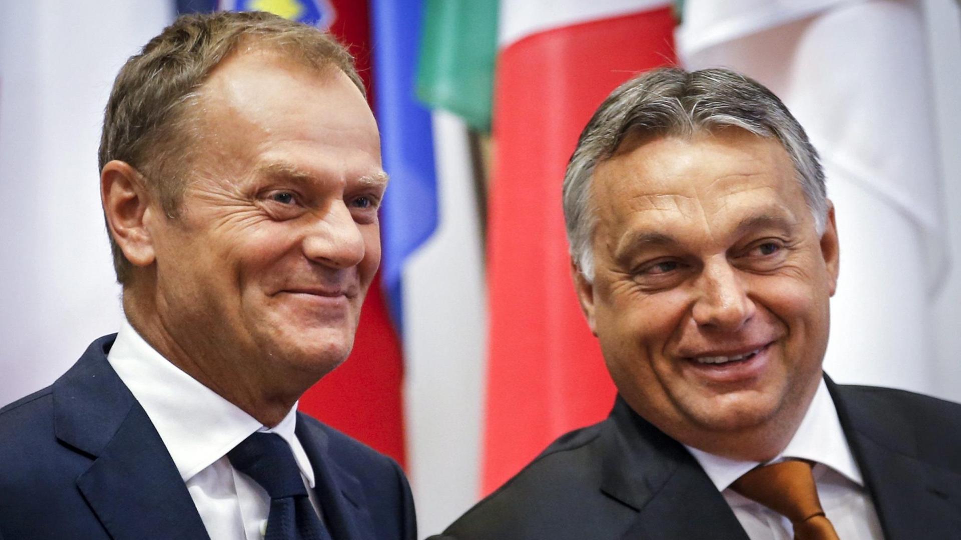 EU-Ratspräsident Donald Tusk begrüßt den ungarischen Regierungschef Viktor Orban