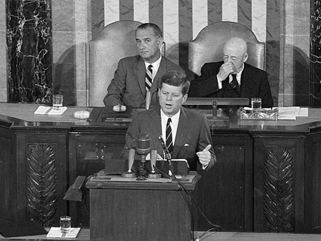 John F. Kennedy entschloss sich 1962 zur Totalblockade Kubas.