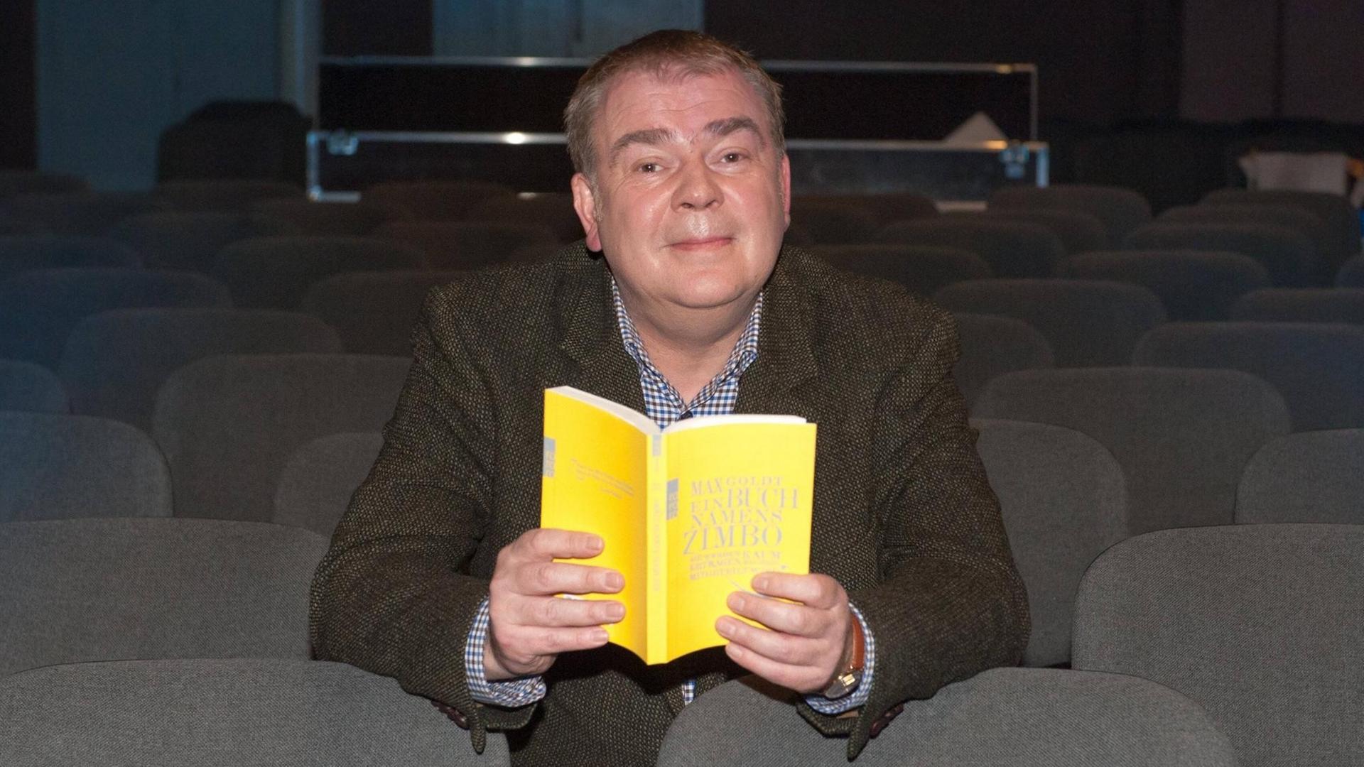 Max Goldt auf der 19. Erfurter Herbstlese, dem Literaturfestival des Vereins Erfurter Herbstlese. Der Musiker, Autor und Kolumnist wurde unter anderem 2008 mit dem Kleist-Preis geehrt. Max Goldt auf der 19. Erfurter Herbstlese, dem Literaturfestival des Vereins Erfurter Herbstlese. Der Musiker, Autor und Kolumnist wurde unter anderem 2008 mit dem Kleist-Preis geehrt.