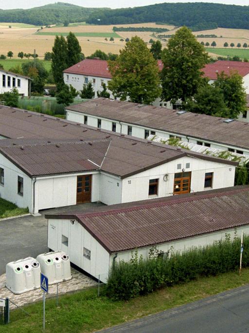 Blick auf das Durchgangslager Friedland bei Göttingen; Aufnahme von 1999: Das Lager bietet Platz für 2000 Personen und ist damals für viele Aussiedler aus Osteuropa die erste Station in ihrer neuen Heimat.